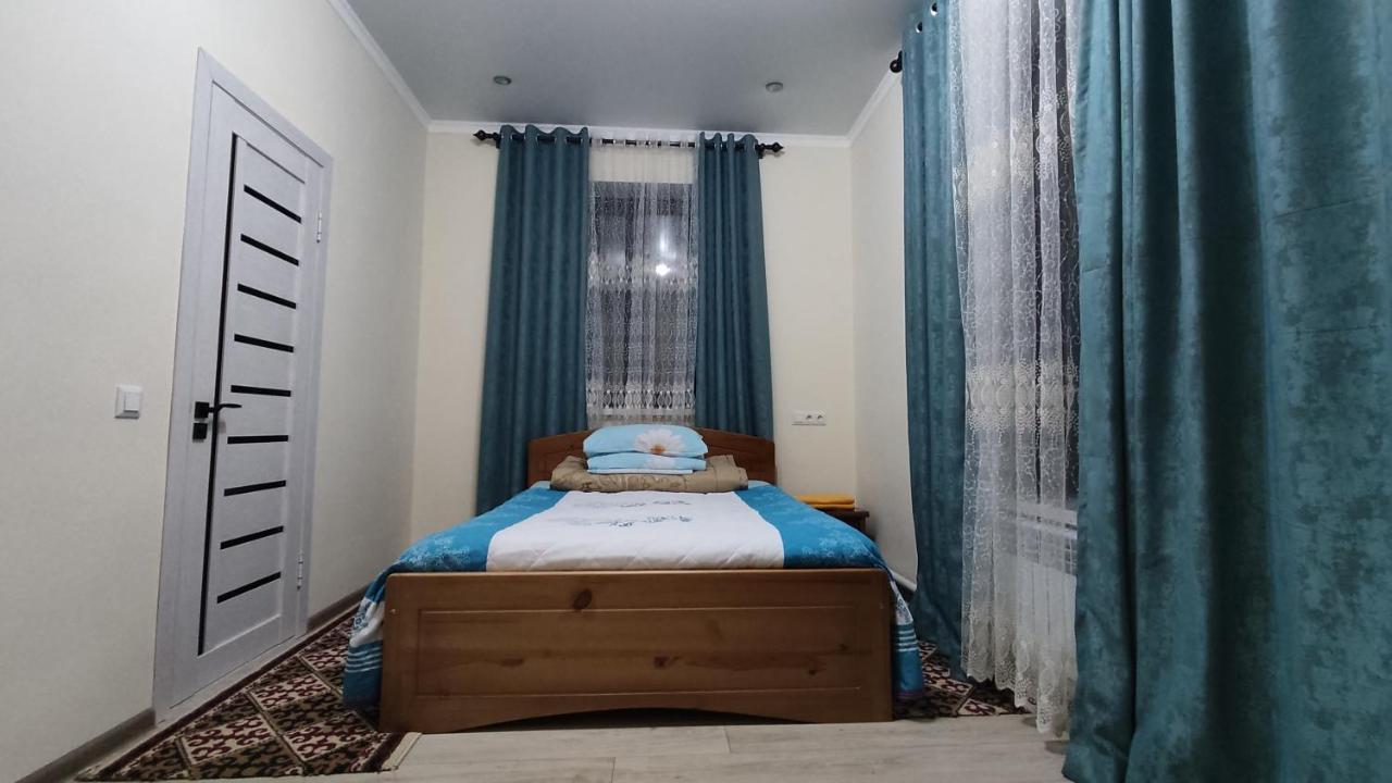 Tuenduek Guest House, Каракол Екстер'єр фото