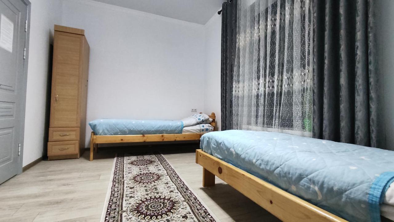 Tuenduek Guest House, Каракол Екстер'єр фото
