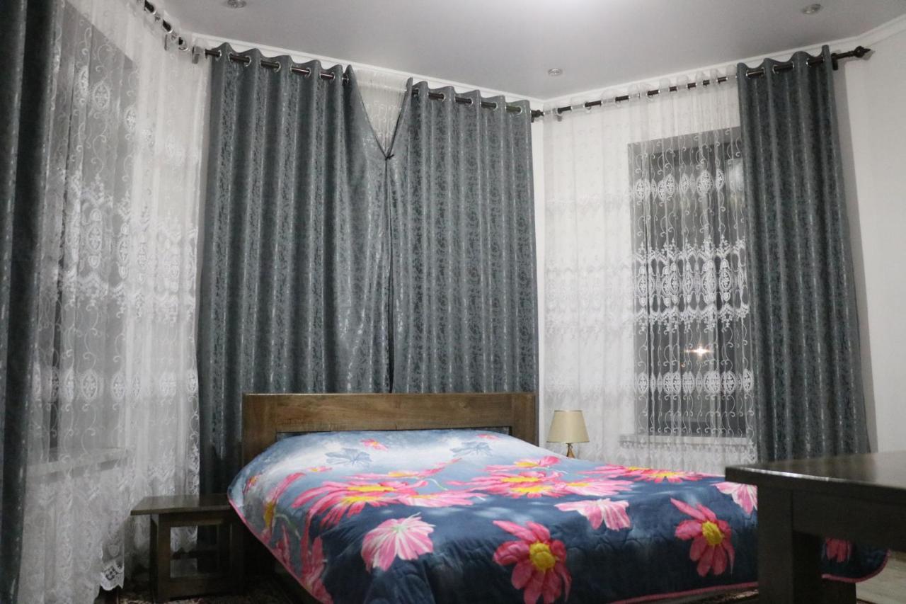 Tuenduek Guest House, Каракол Екстер'єр фото