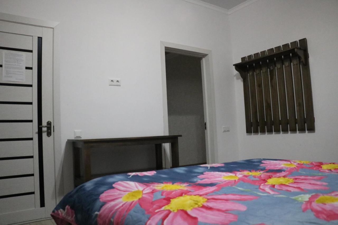 Tuenduek Guest House, Каракол Екстер'єр фото