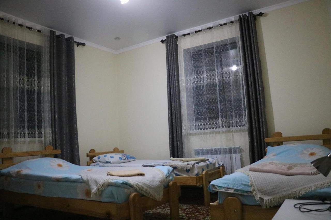 Tuenduek Guest House, Каракол Екстер'єр фото