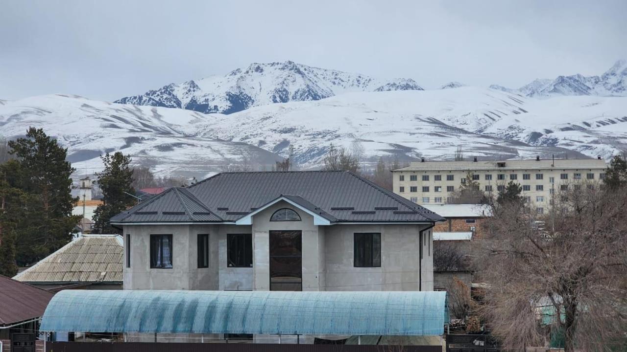 Tuenduek Guest House, Каракол Екстер'єр фото
