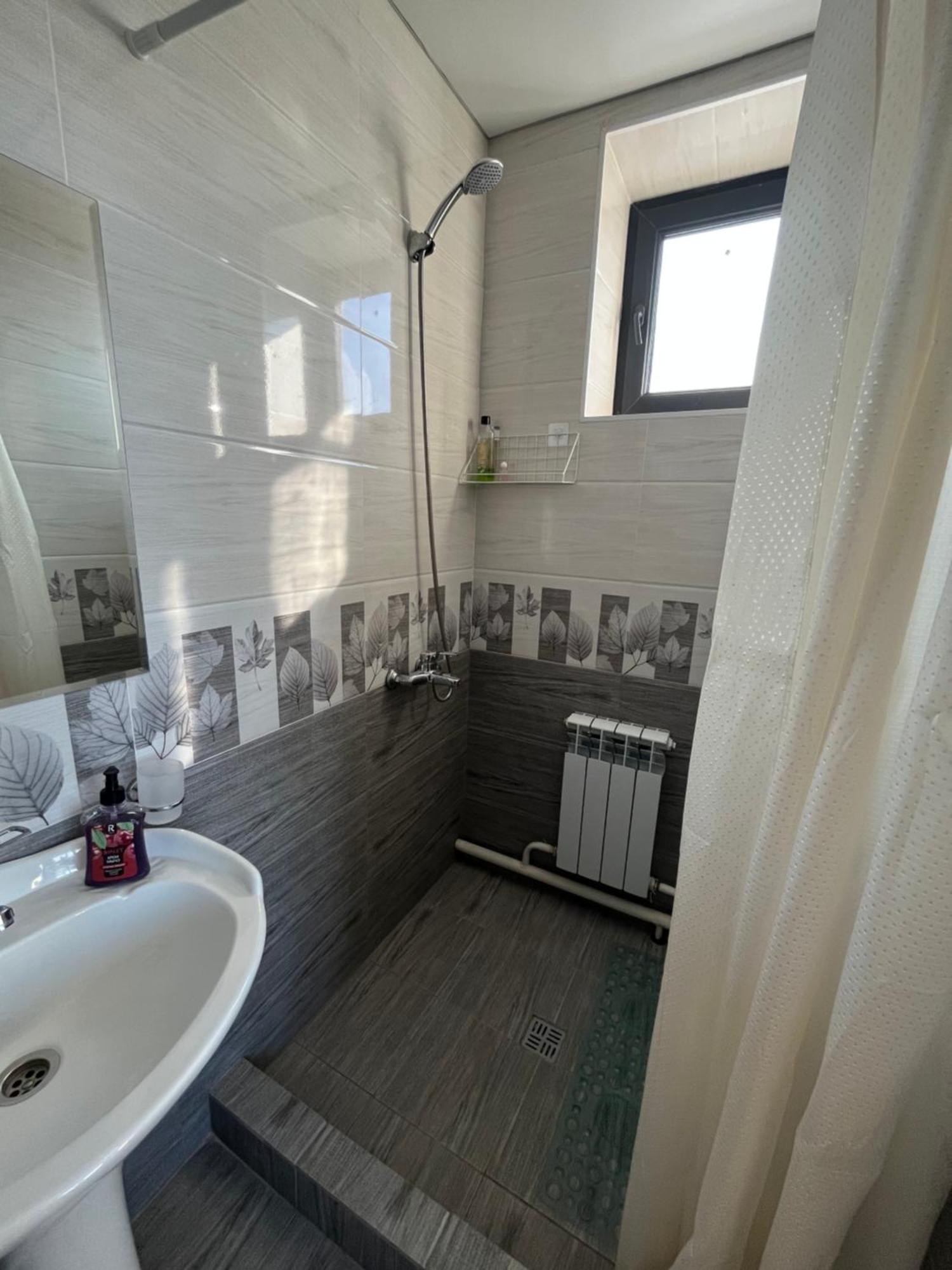 Tuenduek Guest House, Каракол Екстер'єр фото