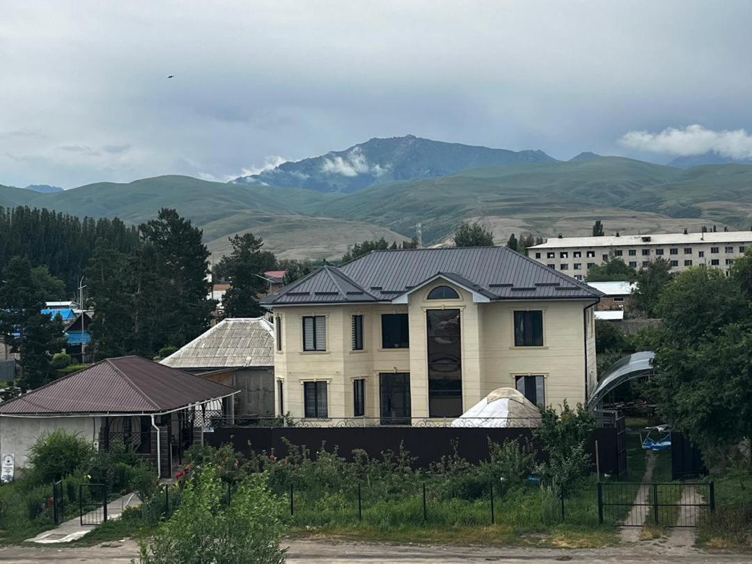 Tuenduek Guest House, Каракол Екстер'єр фото